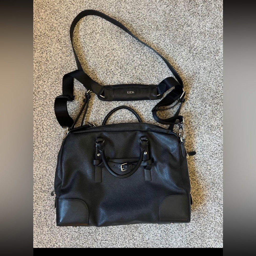 Tumi Bag – Spacious & Perfect for On-the-Go